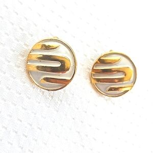 Vintage Crown Trifari White Enamel Gold Tone Round Clip On Earrings